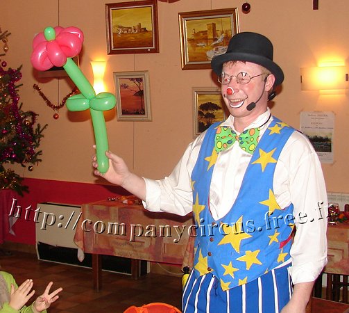Clown avec son spectacle modelage ballons pour le plus grand plaisir des enfants et des grands