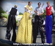artiste de rue echassiers carnaval ecole